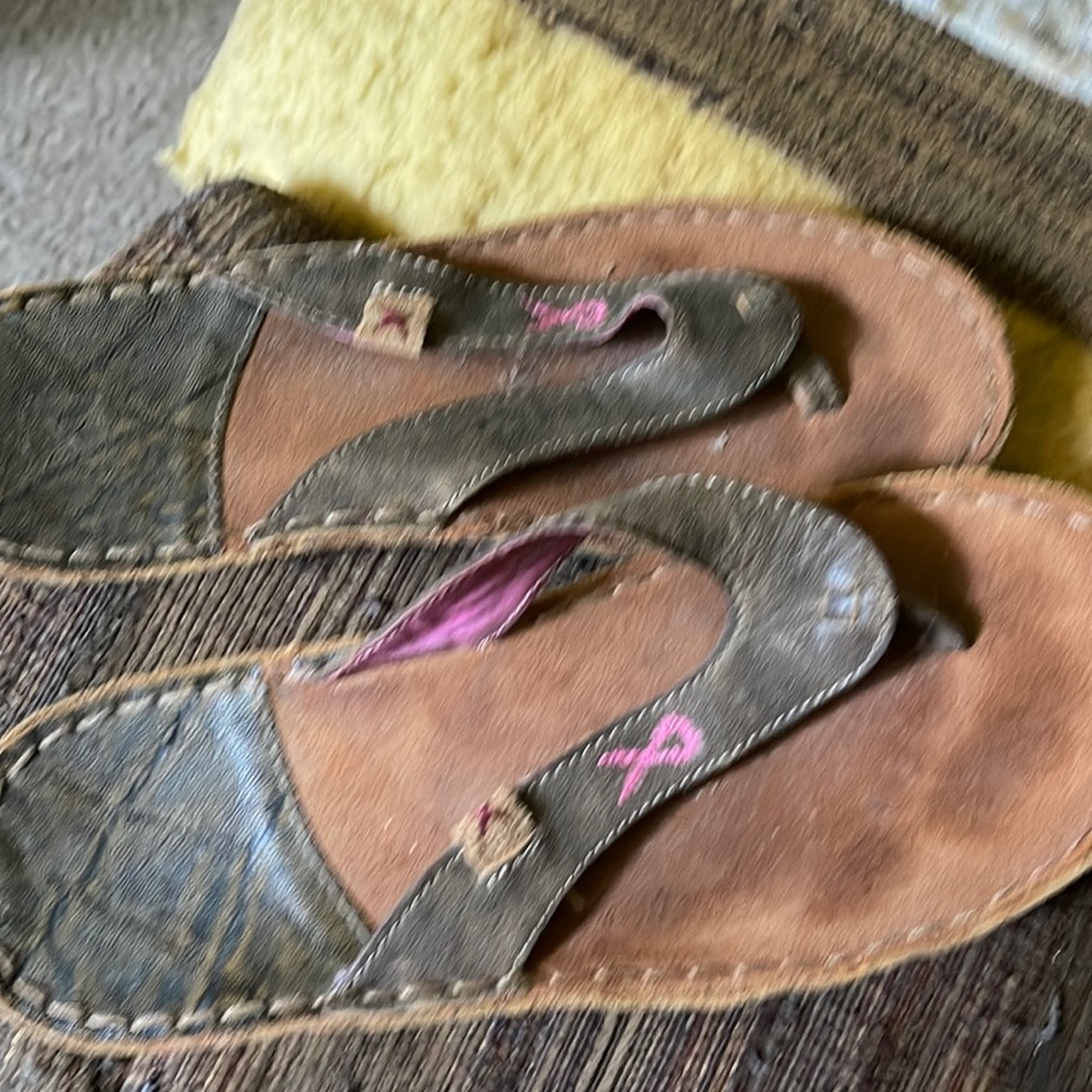 Twisted X pink ribbon flip flops